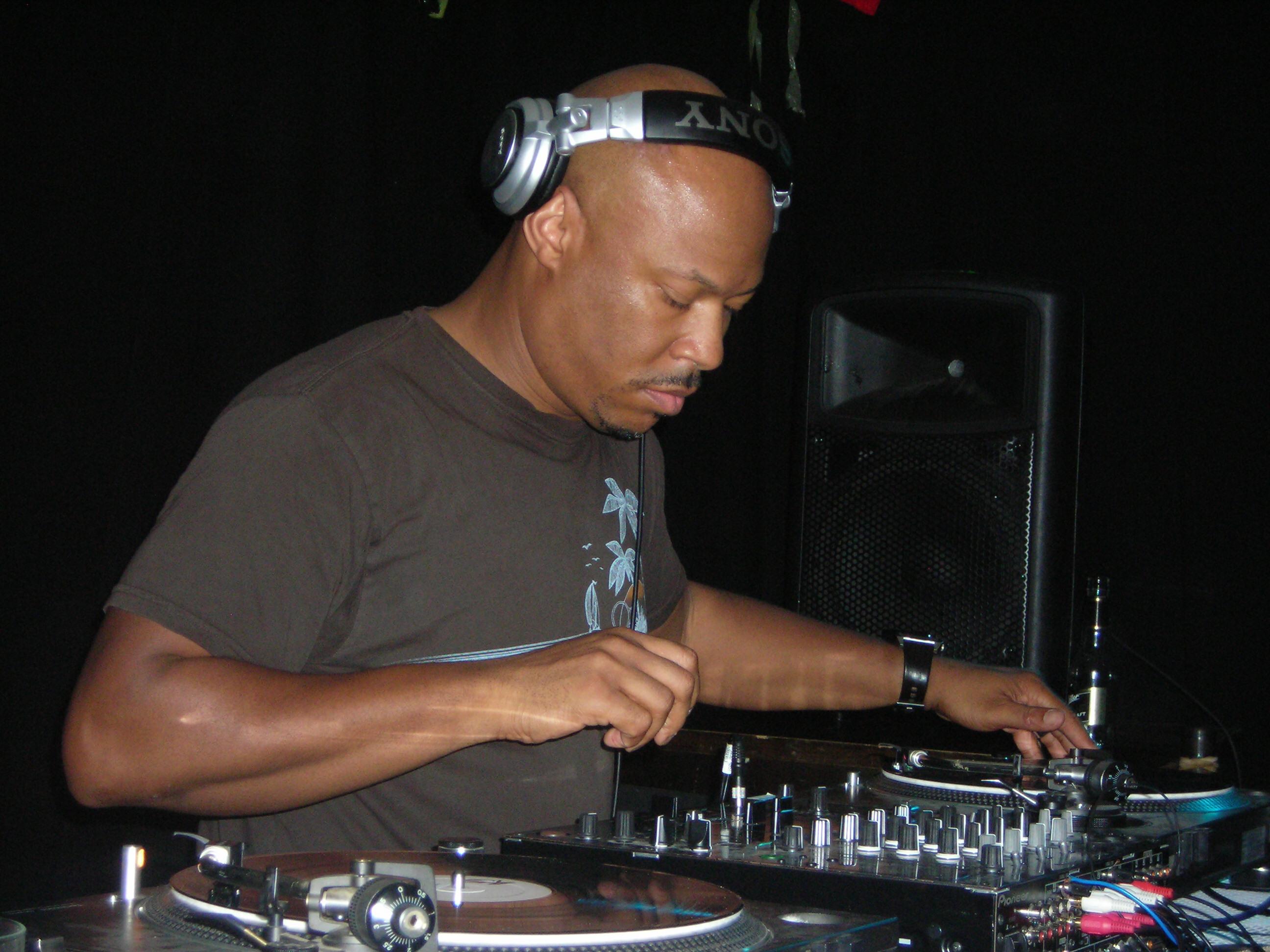 Robert Hood, photographed live